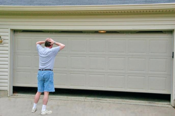 Puertas enrollables para garajes con poco espacio - Web aradock