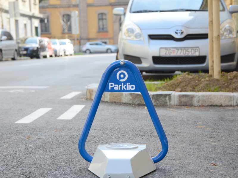 Parklio, La Barrera De Estacionamiento Que Protege Tu Plaza De Parking