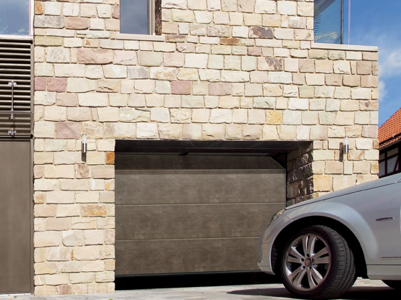Reparar o sustituir la puerta del garaje
